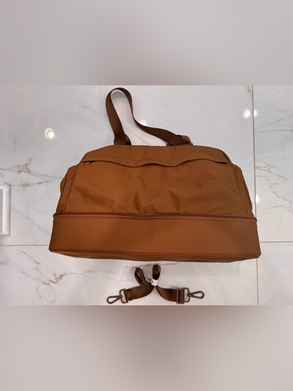 *NWOT* AWAY Travel Tote Bag in Amaro Brown - Picture 6 of 9